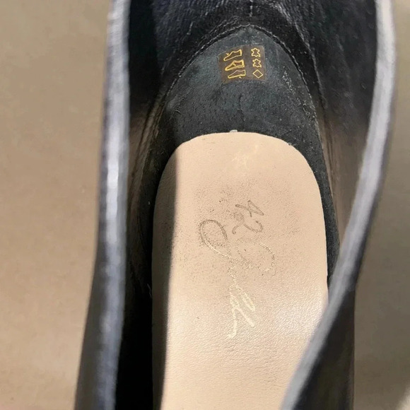 42 Gold Kisses Bootie in Black Leather 7.5 - Picture 12 of 13